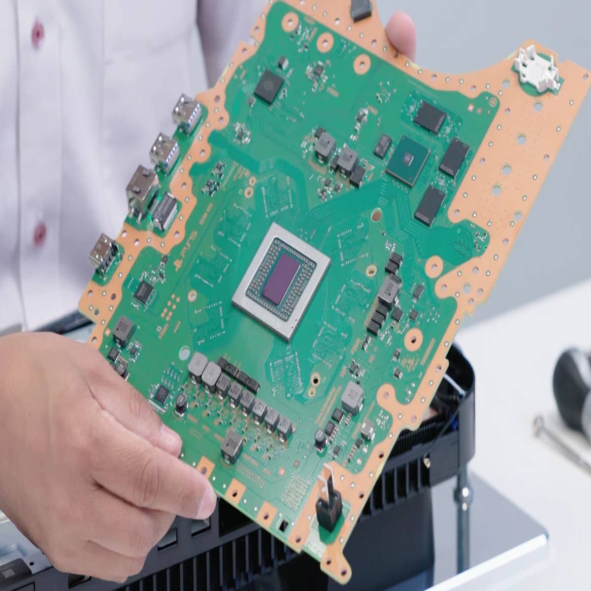 PlayStation Portal Teardown Video Reveals Underpowered Chip, Bad  Repairability and More
