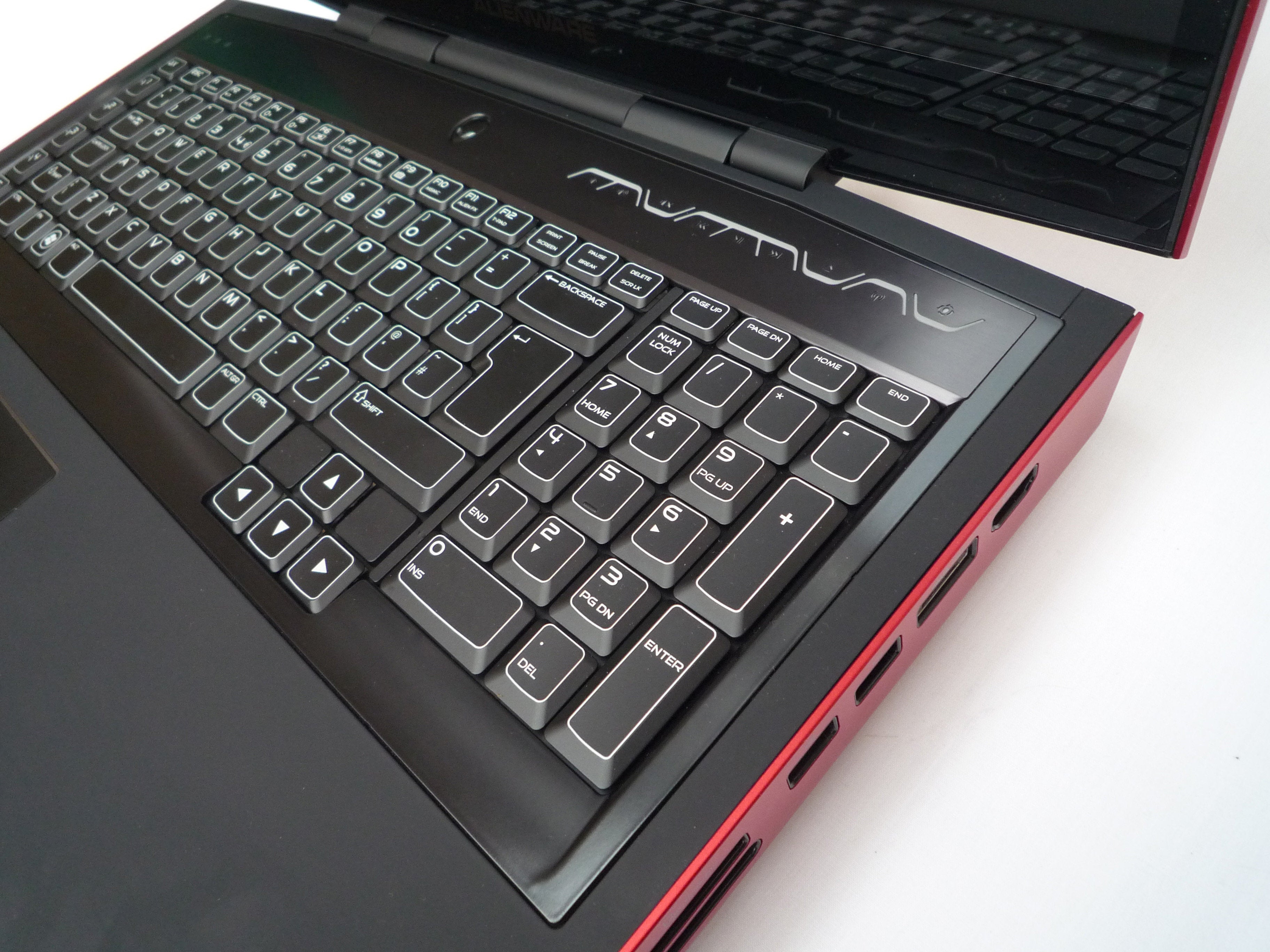 Alienware R3 Laptop Reviews: The Ultimate in Mobile Gaming