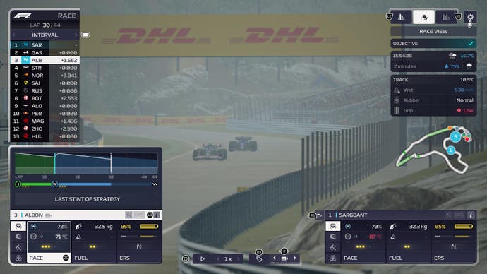 Captura de pantalla de revisión de F1 Manager 2023, automóvil de Williams en el circuito de Spa-Francorchamps bajo la lluvia.