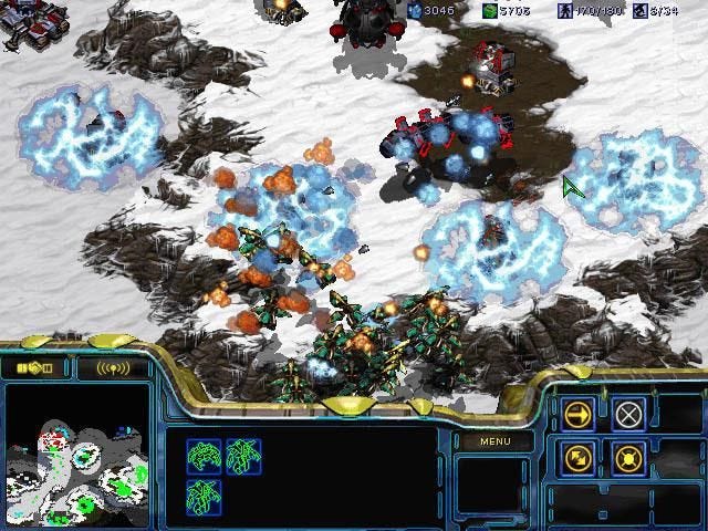 Une bataille dans Starcraft: la guerre à couvée sur un paysage enneigé