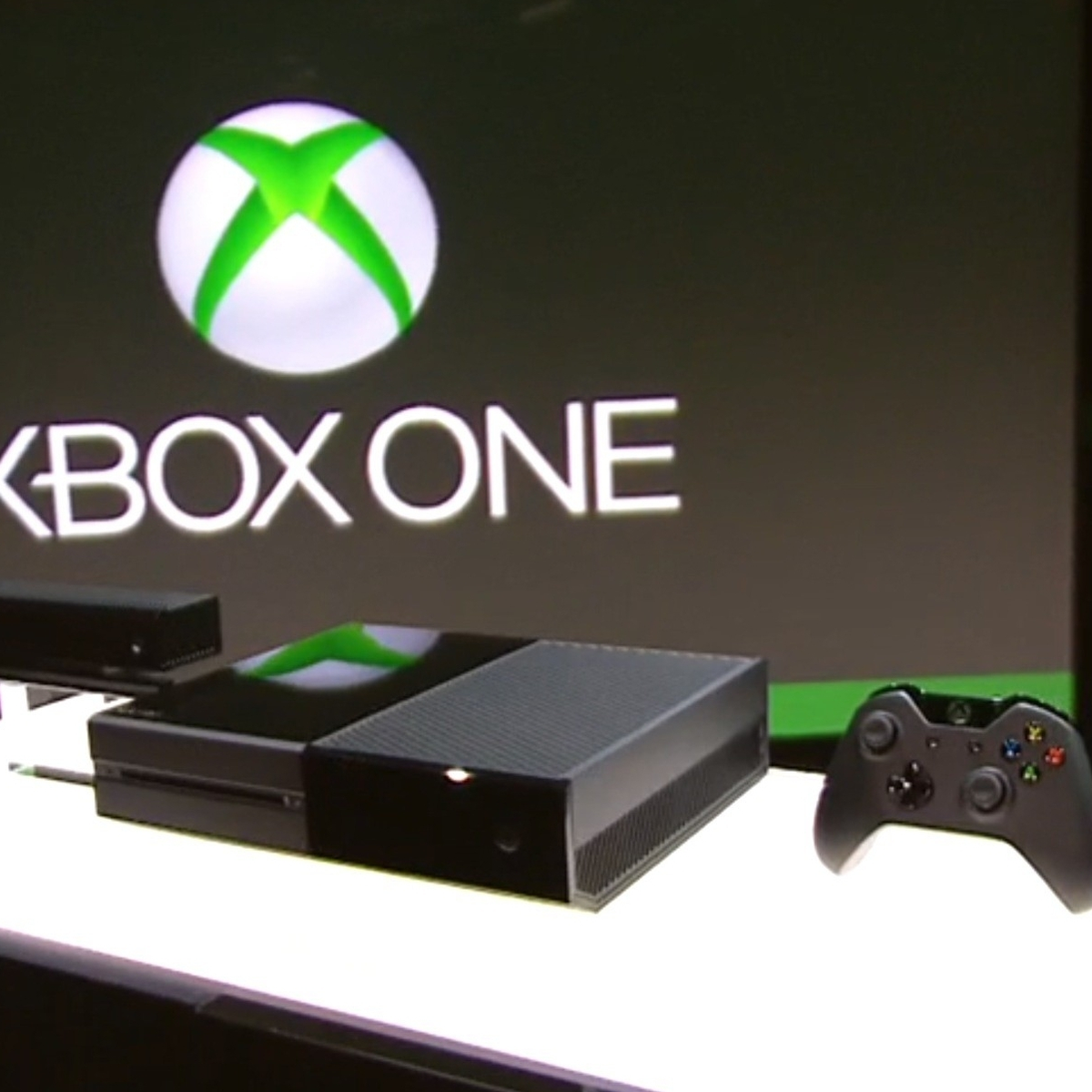 Xbox one 2013. Xbox 180. Е3 2013 Xbox. Хбокс 180. Defender xbox