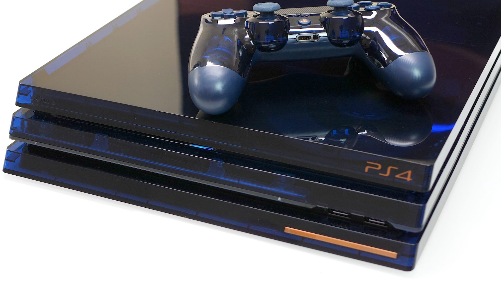 Hands-on with the deluxe PS4 Pro 500 Million Limited Edition