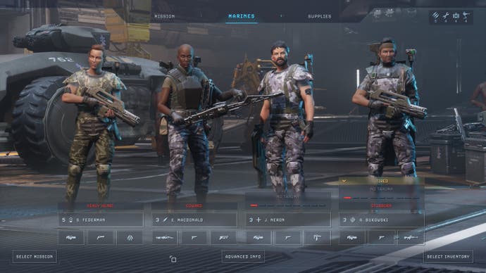 A squad of marines at the briefing screen in Tindalos Interactive’s movie adaptation Aliens: Dark Descent, armed with flamethrowers, sniper rifels and the legendary self-aiming Smart Gun.