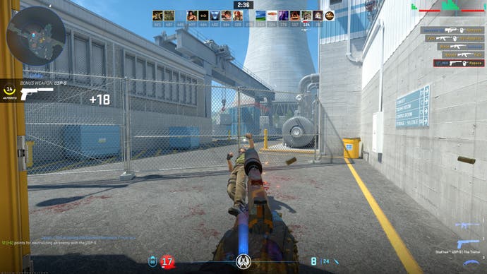 Captura de pantalla de Counter-Strike 2 que muestra a un enemigo muerto cayendo al suelo después de un disparo en la cabeza de usp-s en de_nuke