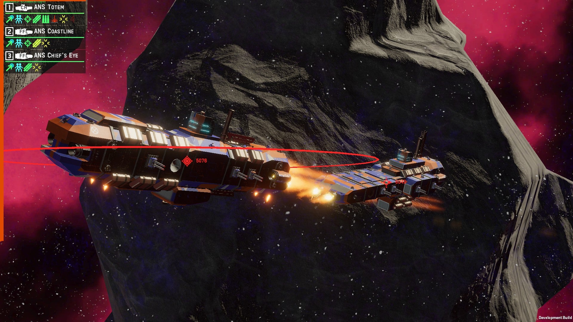 Dua pesawat luar angkasa besar berwarna ungu terbang berbaris di dekat asteroid besar