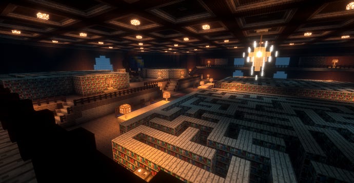 Ein Labyrinth, das mit MightyOnes Minecraft-Mod Tangled Maze Generator erstellt wurde – es hat die Form einer schattigen unterirdischen Bibliothek