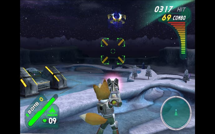 Capture d'écran de Star Fox Assault, Fox McCloud pointant son arme alors qu'il se tient sur l'aile d'un Arwing volant sur une planète enneigée.