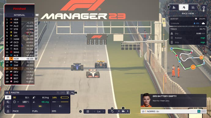 Captura de pantalla de revisión de F1 Manager 2023, pelea entre Kevin Magnussen, Alex Albon y Lando Norris.