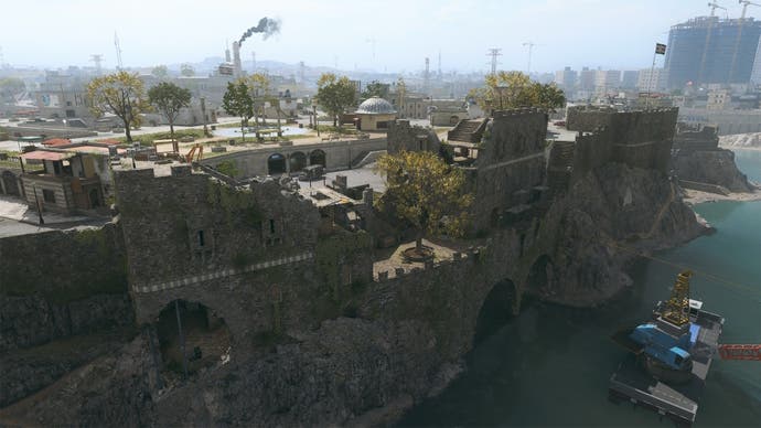 Drohnenansicht auf die Altstadt von Interesse auf der Urzikstan Warzone -Karte