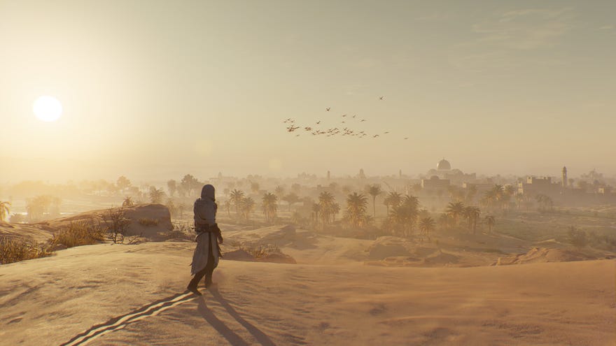 Basim, Assassin's Creed Mirage'da Bağdat'ın dışındaki çölde yürüyor.