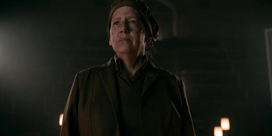 Aunt Lydia in The Handmaid's Tale season 5