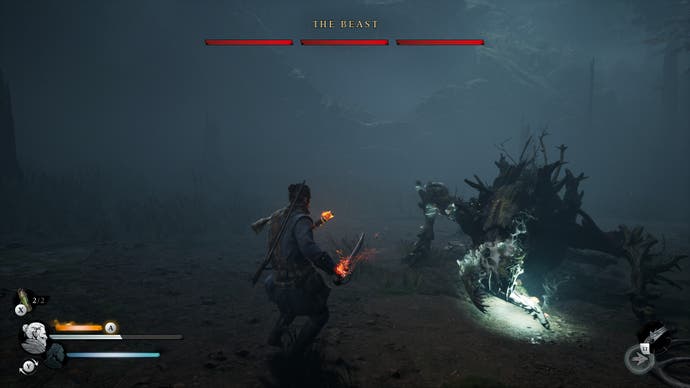 Capture d'écran de Banishers : Ghosts of New Eden, montrant Red affrontant un énorme squelette bestial avec trois barres de santé pleines.