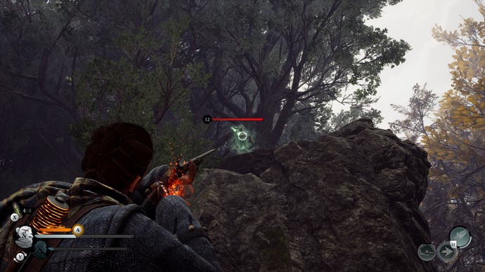 Capture d'écran de Banishers : Ghosts of New Eden, montrant Red alignant un coup de fusil contre un spectre brillant sur une falaise.