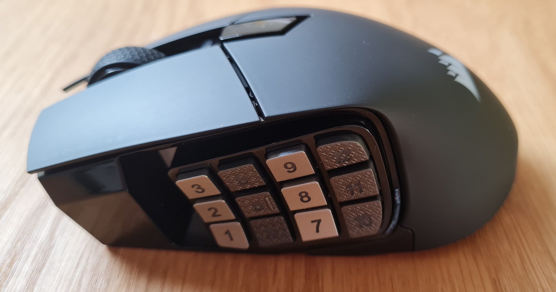 Corsair Scimitar Elite Wireless MMO Gaming Mouse Review - GAMINGDEPUTY