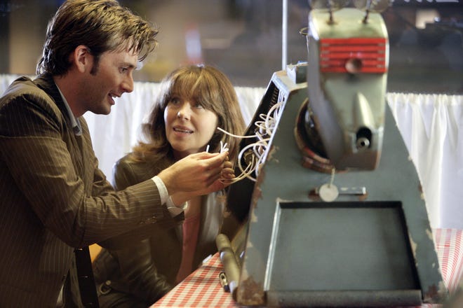 David Tennant and Elisabeth Sladen as The Doctor and Sarah Jane Smith with K-9