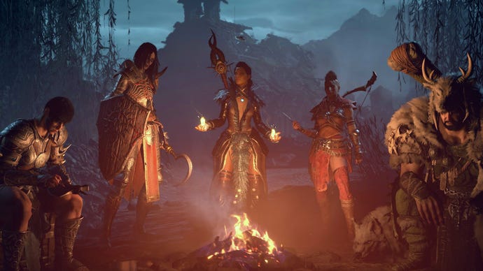 Diablo 4 -skjermbilde som viste de fem klassene satt rundt et bål (fra venstre til høyre: barbar, nekromancer, trollmann, useriøs, druid)