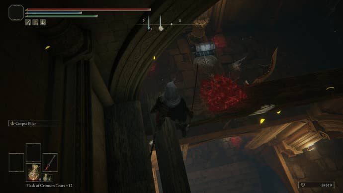 Le joueur fait face à un coffre contenant le Grand Bouclier Dragoncrest.