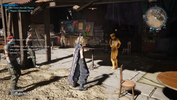 Клауд смотрит на игроков Queen's Blood в тюрьме Корел в Final Fantasy 7 Rebirth.