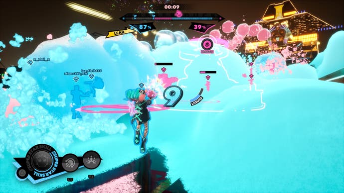 Captura de pantalla de Foamstars, que muestra una batalla multijugador con espuma azul llenando la pantalla.