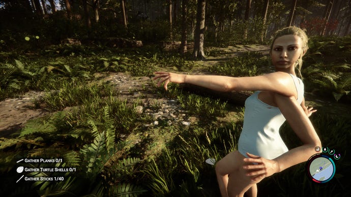 Virginia, la femme à quatre bras, accompagne le joueur à travers une forêt dans Sons Of The Forest