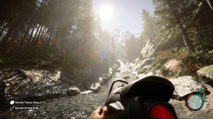 Le joueur regarde un ravin de rivière vers le soleil dans Sons Of The Forest