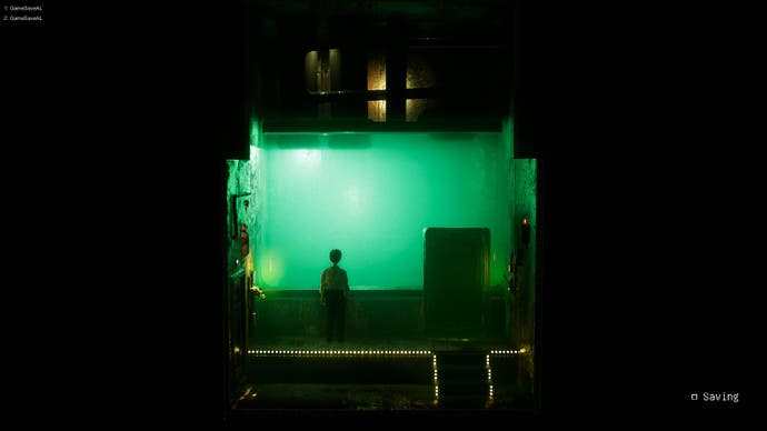 Captura de pantalla de Harold Halibut que muestra la silueta de Harold en una habitación cuadrada que contiene un tanque de pared a pared con un líquido turquesa brillante.