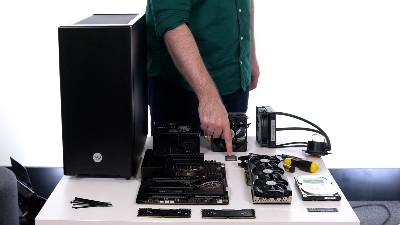 Constructing the Perfect RGB-Free Gaming PC -  Parts Tools  Gadgets Repair