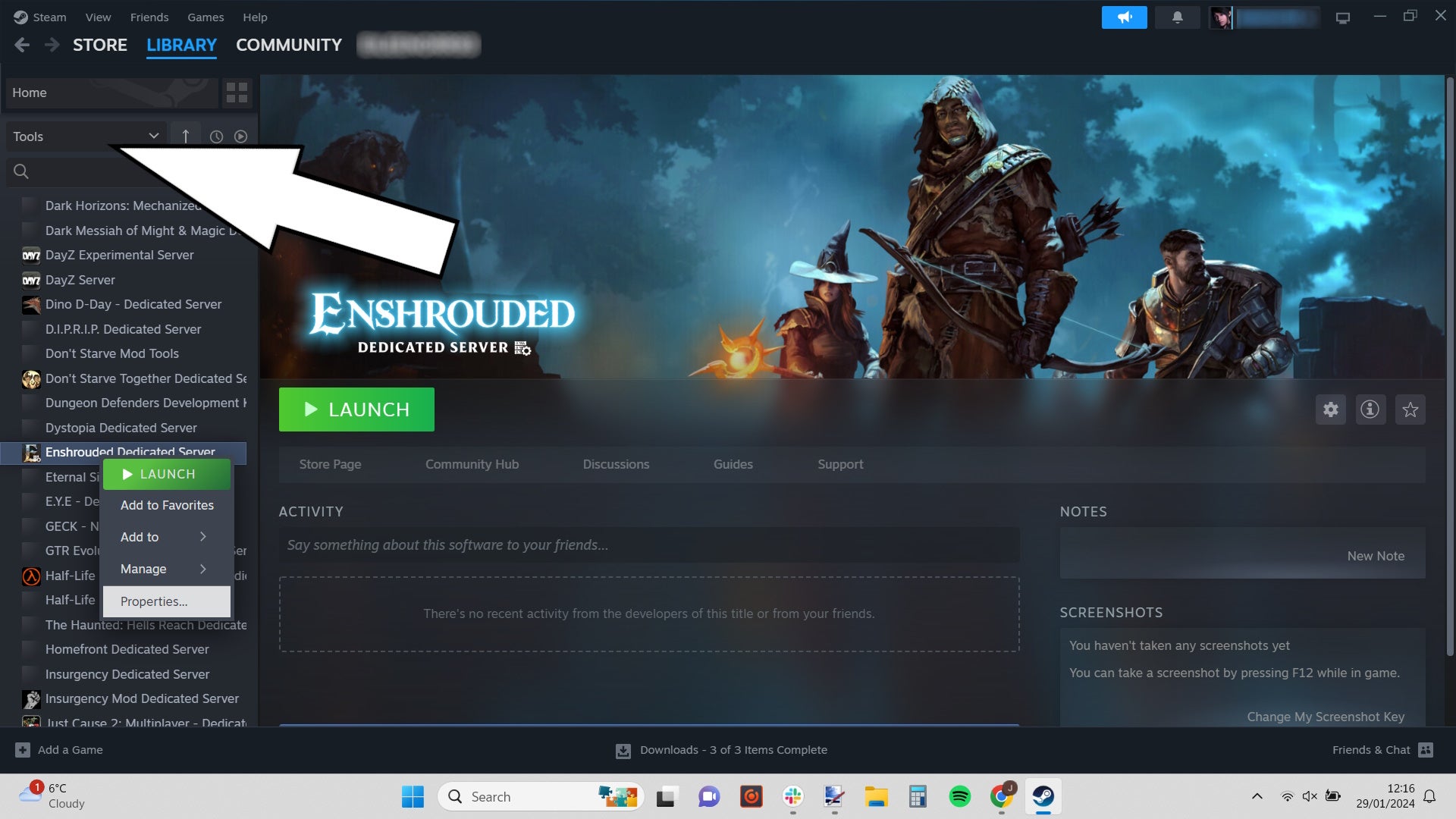 Стрелка, указывающая на раскрывающееся меню «Инструменты» в Steam, где отображаются параметры выделенного сервера Enshrouded, вызываемые правой кнопкой мыши.