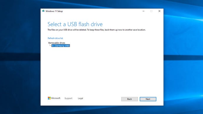 Step 3 of how to create Windows 11 installation media: Leave ‘USB flash drive’ checked, then click ‘Next’. On the next screen, select the USB drive you want to use, and click ‘Next’.