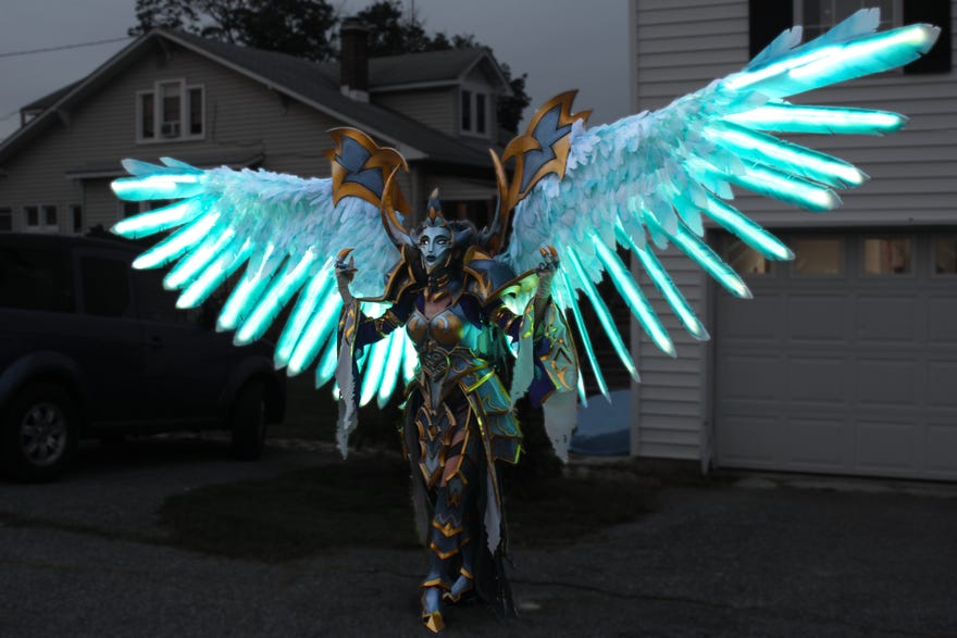 While the armor itself is crafted with EVA foam, the wings are most entirely created with LEDs sandwiched between layers of Plastazote. Cosplayer: PlexiCosplay