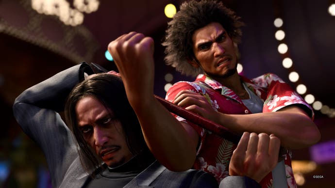 Ichiban wrestles with a gang leader in a Like A Dragon: Infinite Wealth screenshot.