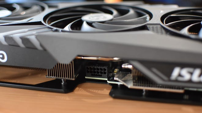 Soket Daya kosong ing MSI GORFORCE RTX 4070 game kertu grafis