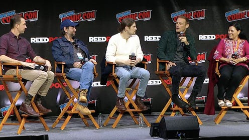 The cast and author of Outlander at NYCC 2022