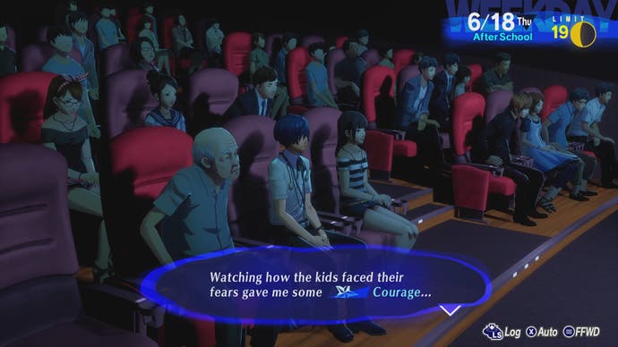 تصویر بارگذاری مجدد Persona 3 نشان می دهد که قهرمان داستان در حال تماشای فیلمی است که به او آمار شجاعت می دهد.