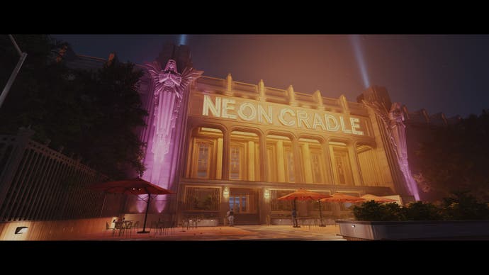 Una toma glamorosa del club nocturno Neon Cradle.  Aquí no hay cunas, pero seguro que hay mucho neón.