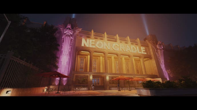 Una toma glamorosa del club nocturno Neon Cradle. Aquí no hay cunas, pero seguro que hay mucho neón.