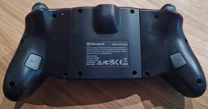 Der PowerA MOGA XP7-X Plus von unten.