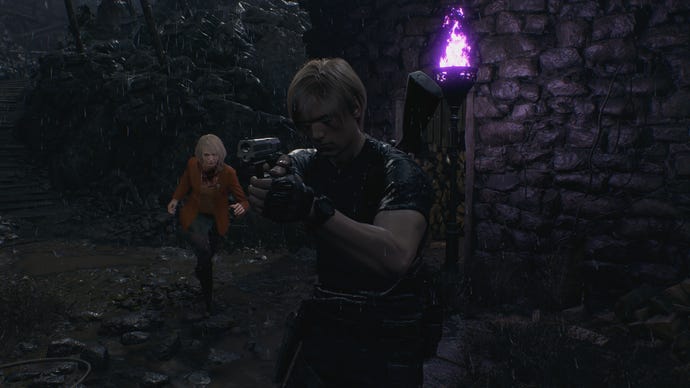 Leon zielt mit Ashley im Resident Evil 4 Remake hinter sich