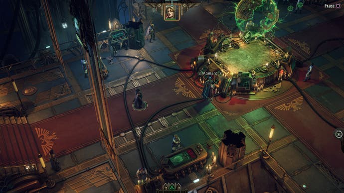Una captura de pantalla de Rogue Trader que muestra el puente del buque insignia del jugador.