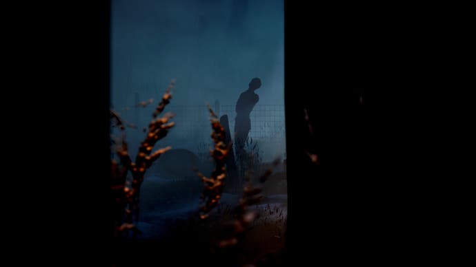 یک شکل پوست و سیم محدود شده در یک فاصله ایستاده است.