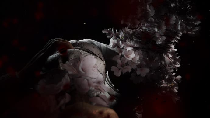 Silent Hill La captura de pantalla del mensaje corto.  Una extraña criatura, atada con alambre y aparentemente construida con flores de cerezo, se acerca desde la oscuridad hacia ti.