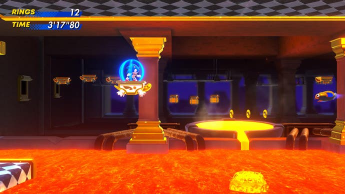 Sonic monta una plataforma sobre lava durante una pelea de jefes