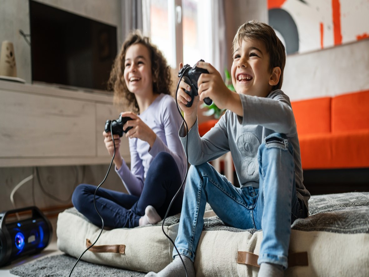 National Online Safety on X: Policing vs. Parenting in the gaming  world🎮🕹 This #WakeUpWednesday we're helping parents & carers control  their children's video game diet. From finding suitable games, to  understanding the