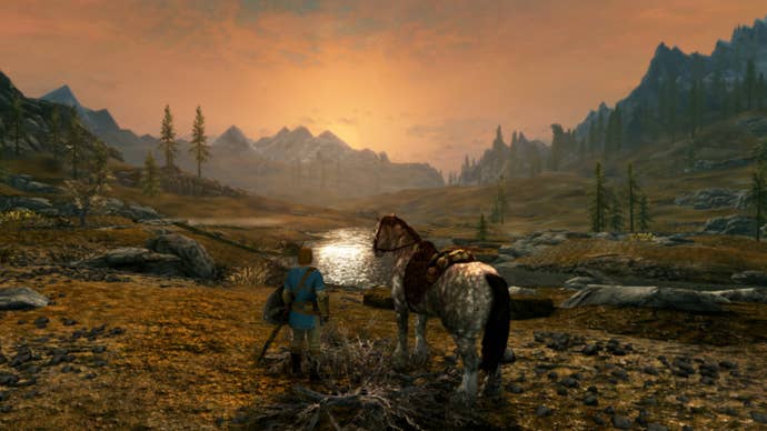 Un joueur Skyrim à Hyrule Gear se dresse à côté d'un cheval