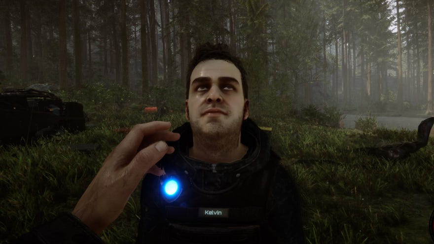يلوح اللاعب في كيلفن وهو يقف في حالة ذهول في أبناء الغابة