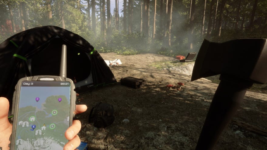 Hráč, který drží GPS a moderní sekera, zírá na stan v synech lesa