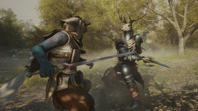 Một ảnh chụp màn hình của Soulframe cho thấy nhân vật người chơi tham gia vào một cuộc chiến kiếm với kẻ thù - người đội áo giáp thời trung cổ và mũ bảo hiểm sọ stag - trong một khu rừng xinh đẹp, nắng