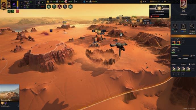 Captura de pantalla de Dune Spice Wars que muestra un gusano de arena gigante que se tragaba una unidad atrapada en la arena abierta