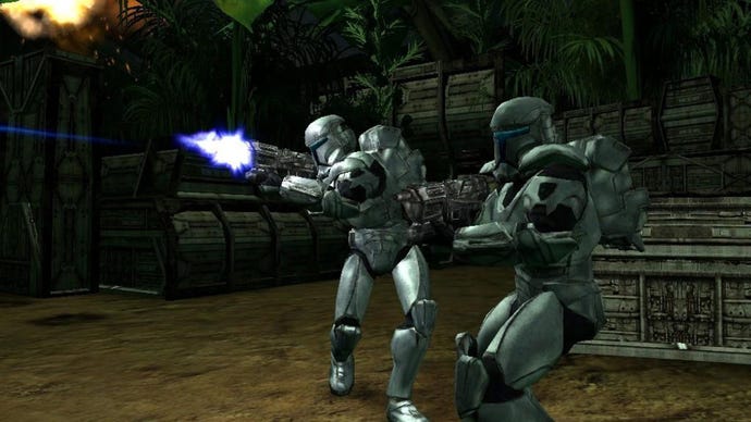 Изображение на република Star Wars Republic, показващи два командоса, втренчени вляво, докато един изстрелва своя бластер. Фонът е съединение в джунглата