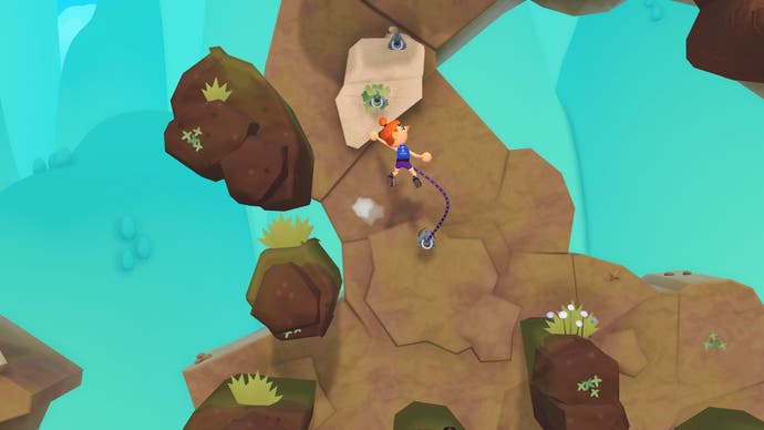 Un arrampicatore si dirige verso una parete di roccia a Surmount